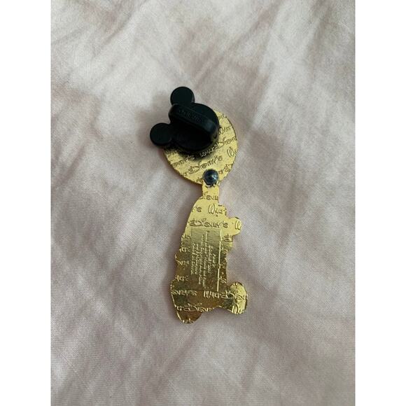 Winnie the Pooh 1966 Balloon Hinged Dangle Disney Trading Pin - Picture 2 of 2